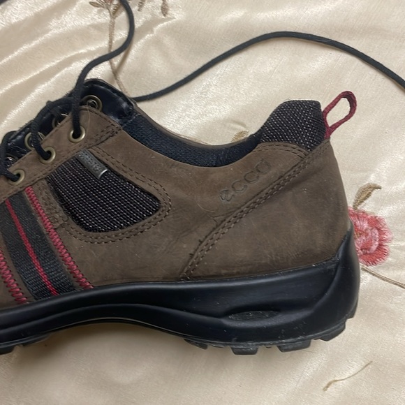 ECCO Women's hikers with Shock heel absorbers.  9/10 excellent condition SZE 38 - Picture 6 of 6